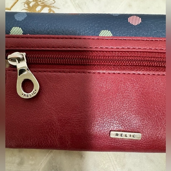 RELIC By Fossil Wallet - Picture 4 of 6